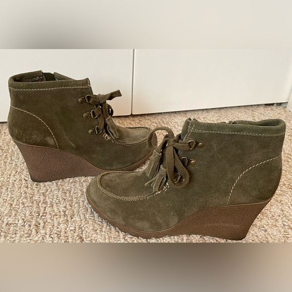 MIA Brisk Olive Suede Wedge Bootie 10M, Rubber sole. Comfortable casual bootie! - Picture 4 of 9